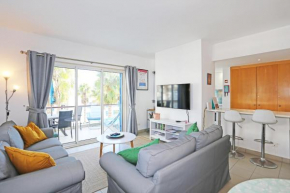 B06 - Top-Floor Marina 2 bed Apartment